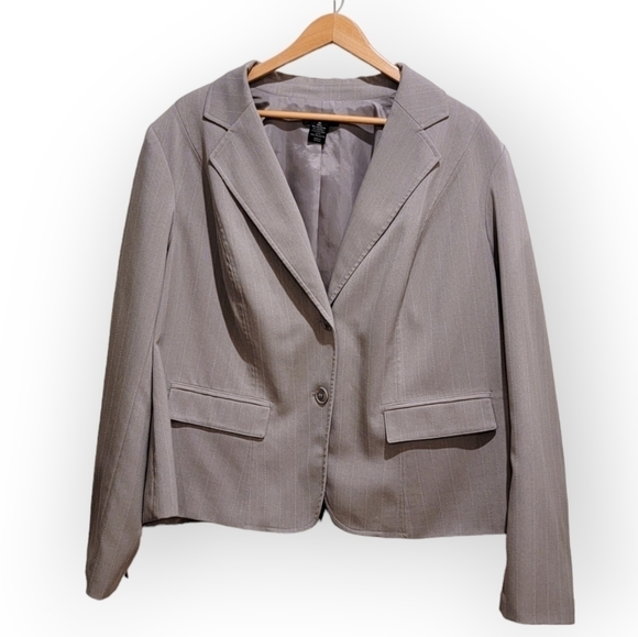 Lane Bryant Light Gray Pin Stripe Blazer Suit Jacket Size 22 - Picture 1 of 16